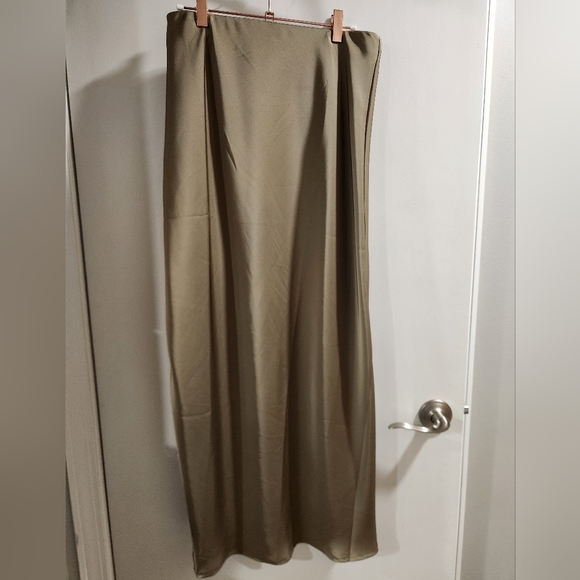 Elegant Olive Maxi Skirt - Picture 3 of 3
